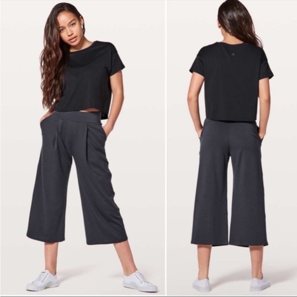 EUC - Lululemon - Can you feel the pleat pants - size 4 - dark charcoal color - Picture 2 of 9